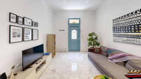 Cosy Seaside Apartment Steps Away From The Sea